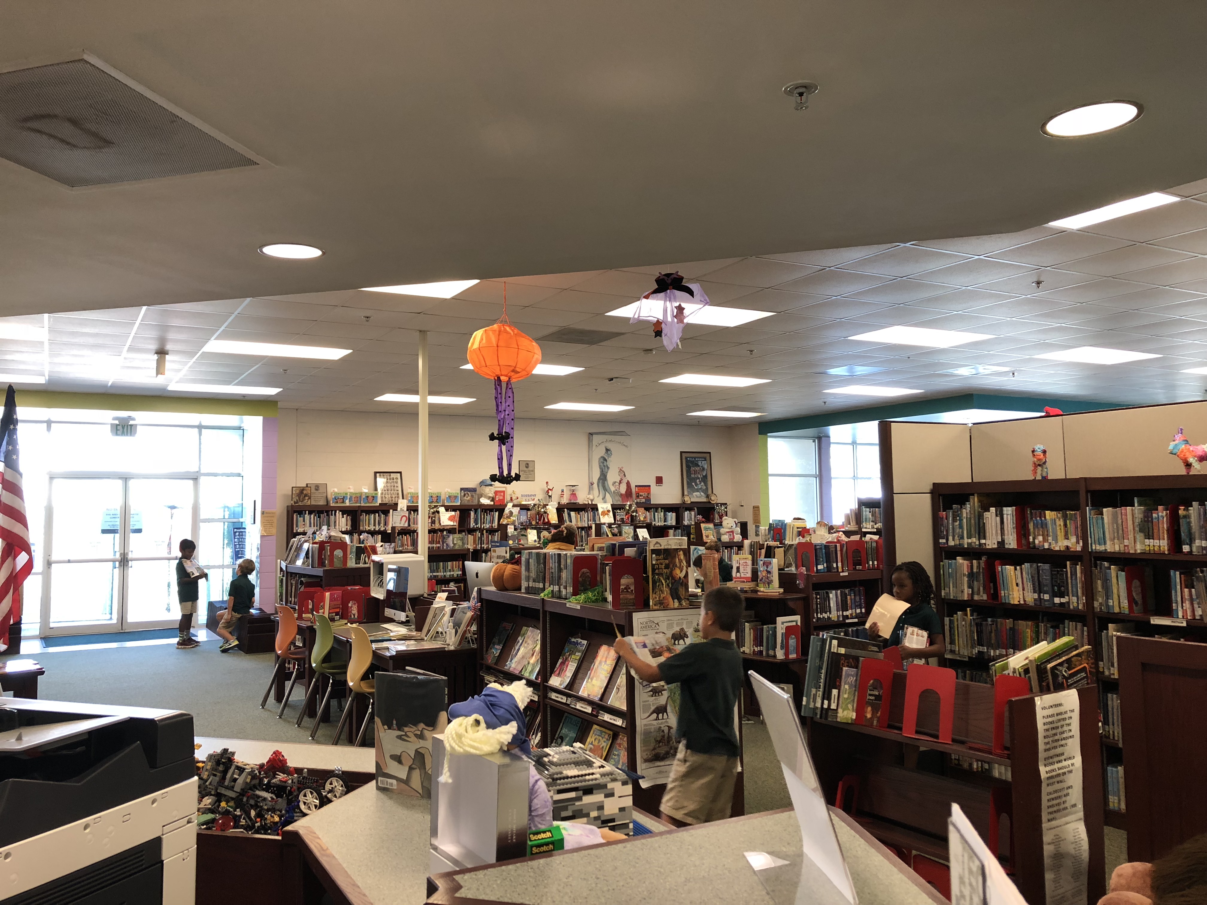 十月起，护照与身份证享有同等公共服务