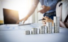 揭秘！香港八大的毕业生“钱景”如何？这个专业平均年薪破50万？