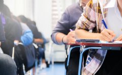 伪造材料获得录取就一劳永逸？一男子因这一点“露馅”被“踢爆”！并被判囚