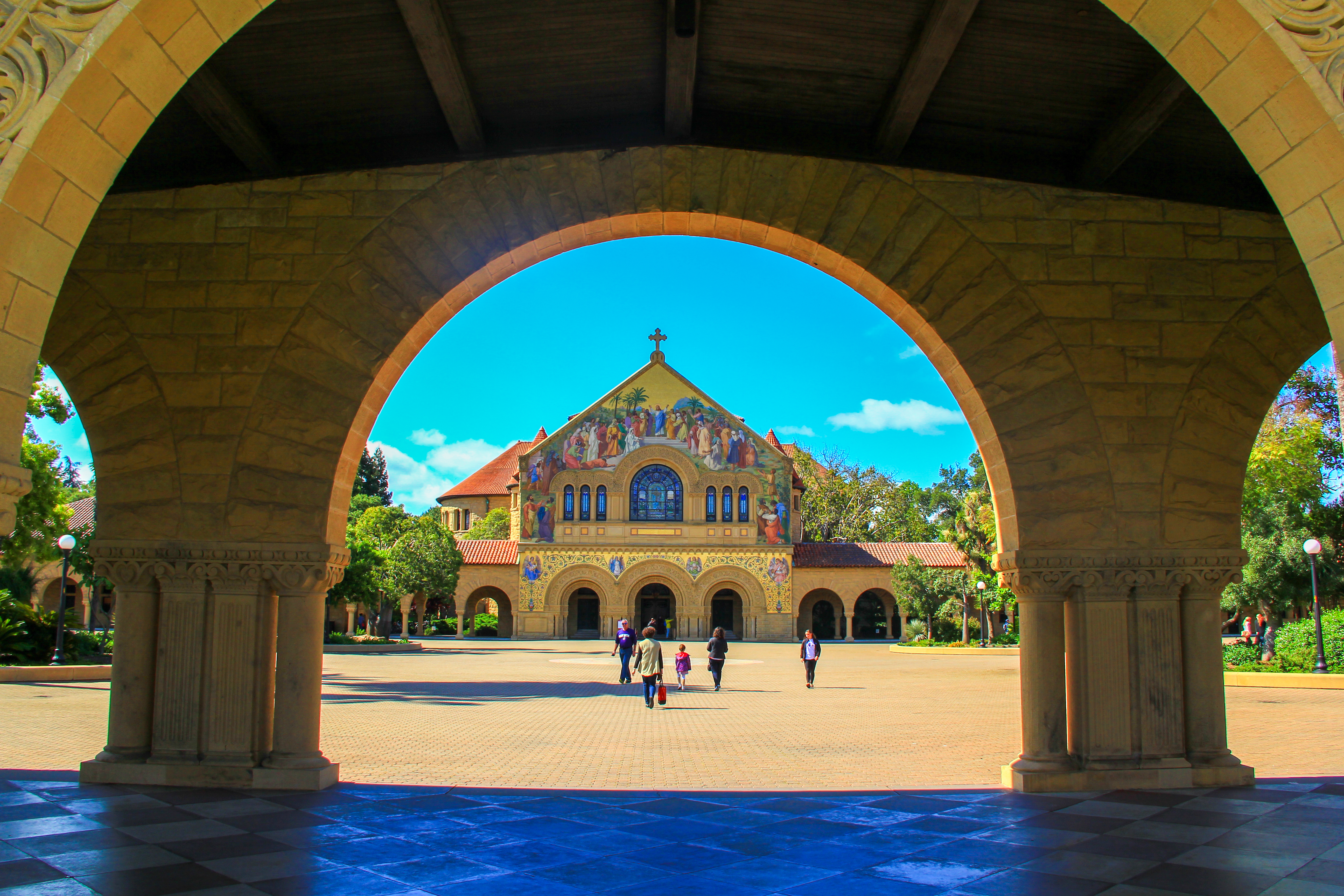 选校必看！2025QS世界大学学科排名最新发布，港校学科进步率拿下全球第一！