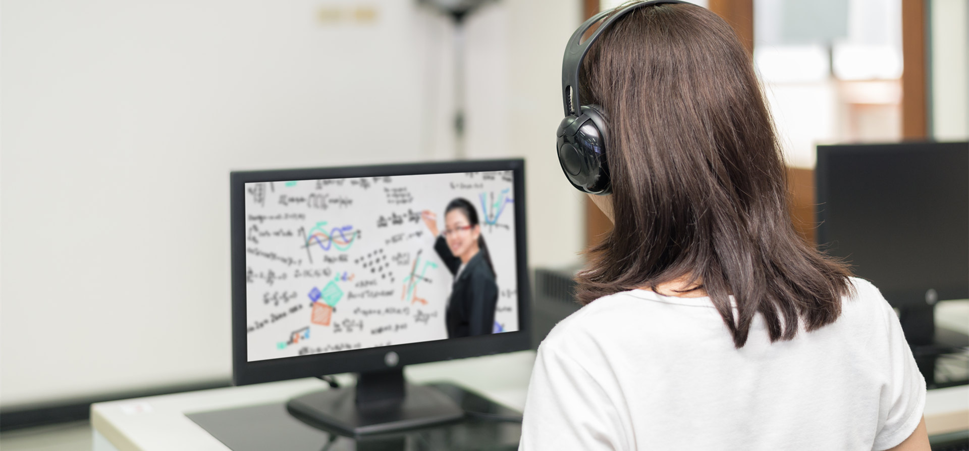 人生是旷野！48 岁无 GPA、无语言成绩，她如何逆袭拿下港校硕士？